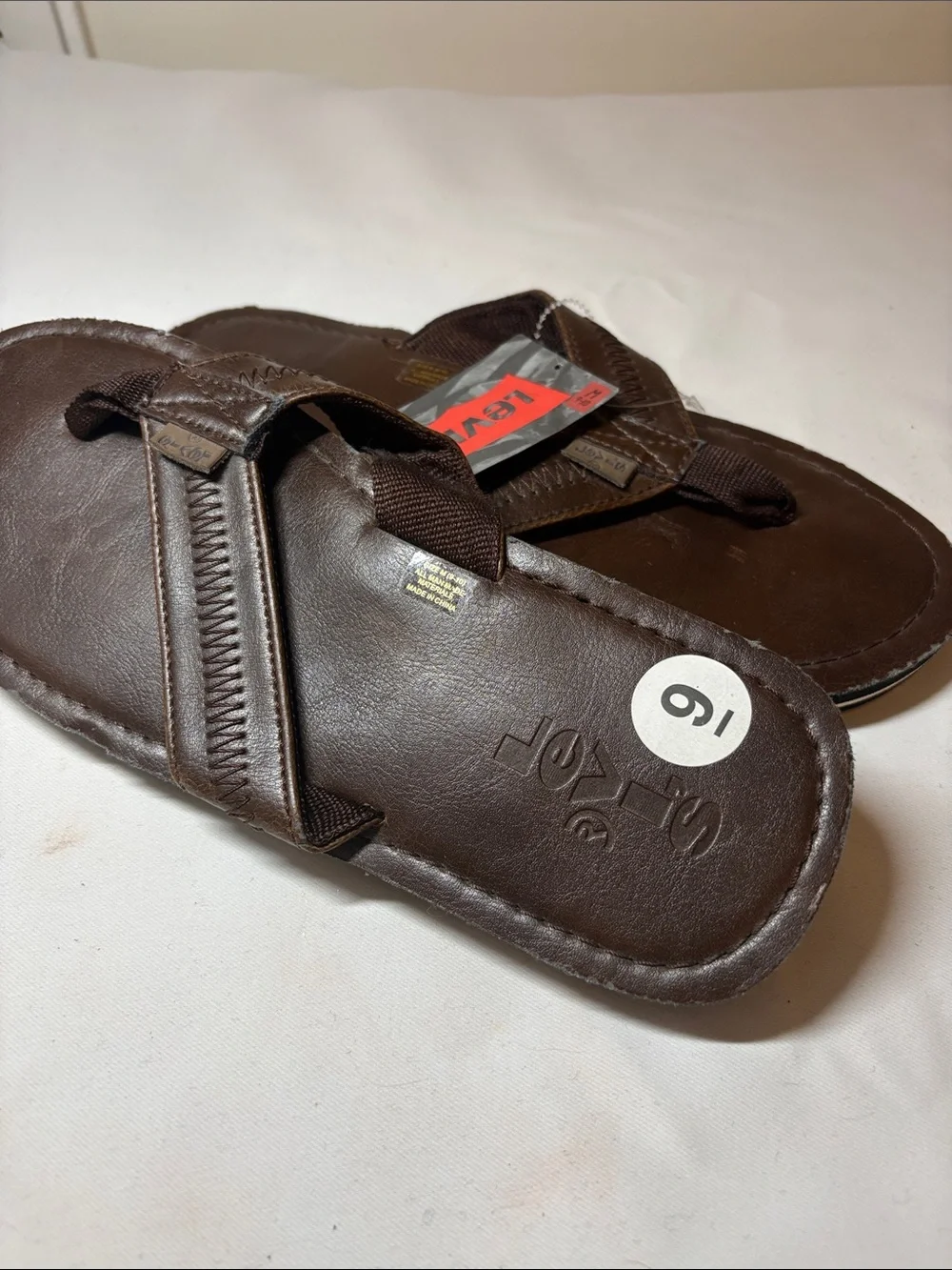 Levi’s NWT Brown Manmade Flip Flops Size 9